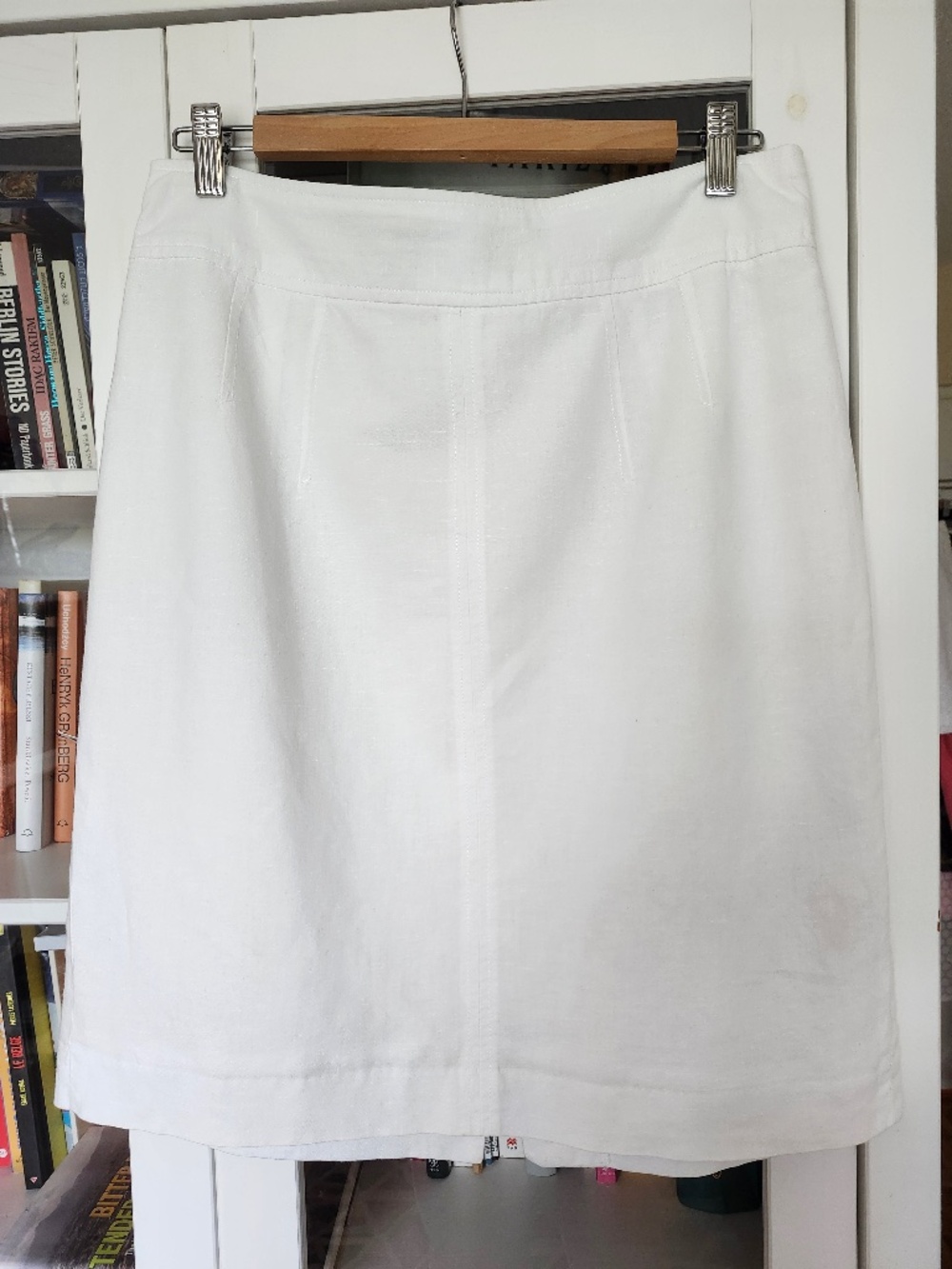 Women's Banana Republic white linen blend skirt - size 8